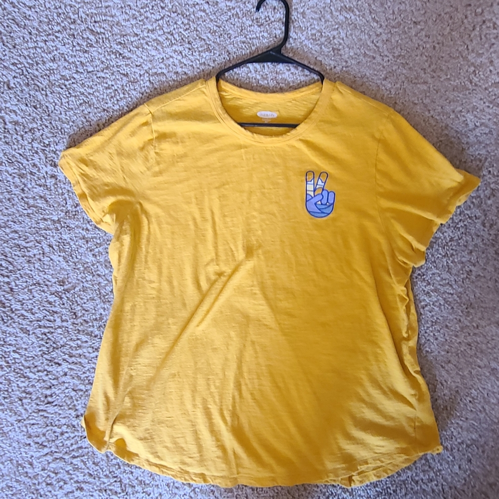 Old Navy tshirt